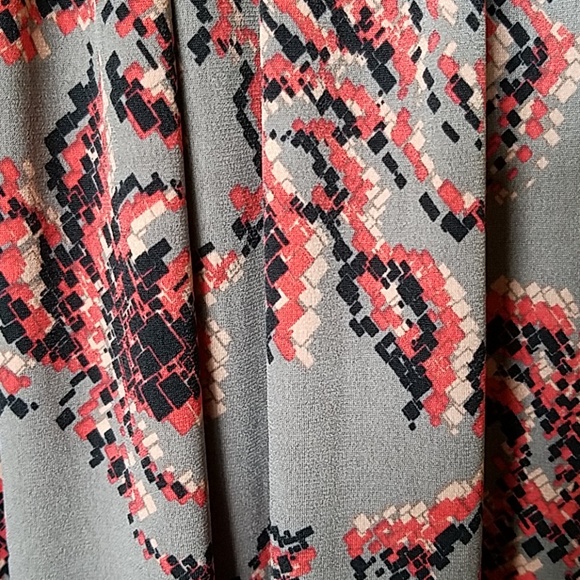 Flower pleated dress - Picture 3 of 7